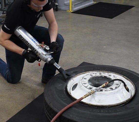 Infator do pompowania kół Bead Bazooka.jpg