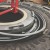 Gumowy pierścień uszczelniający O-ring TECH Earthmover ułożony na wieloczęściowej feldze opony wielkogabarytowej Continental