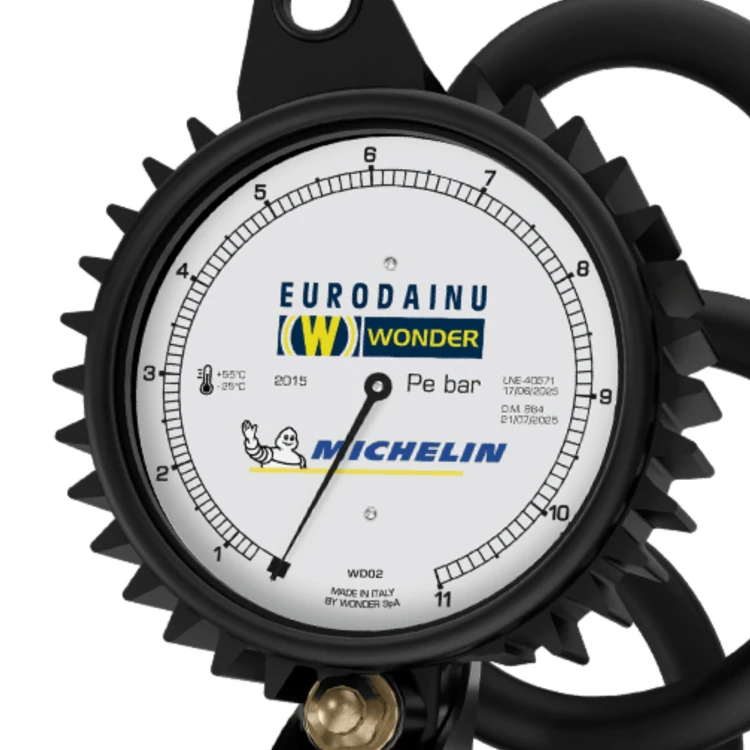 Pistolet-do-pompowania-Wonder-EURODAINU-Michelin-2015-002.jpg